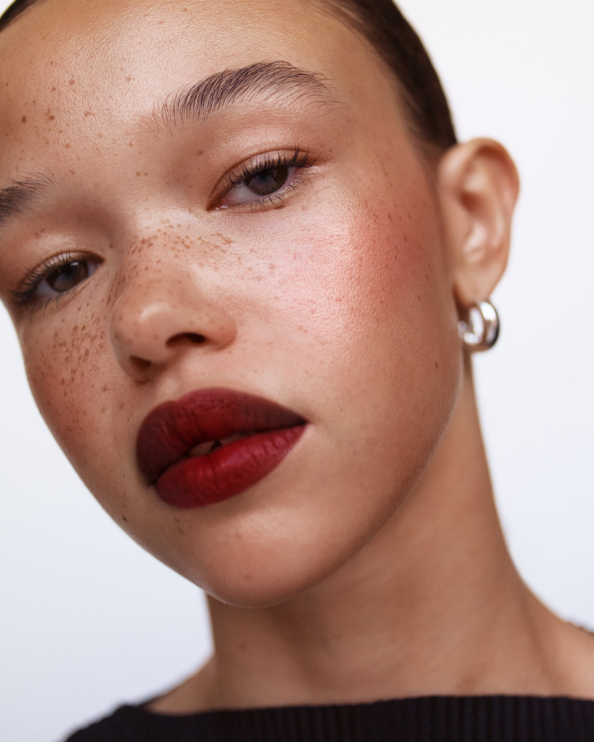 Manasi 7 campaign image for the shade Pacaya: berry lips and an understated complexion.
